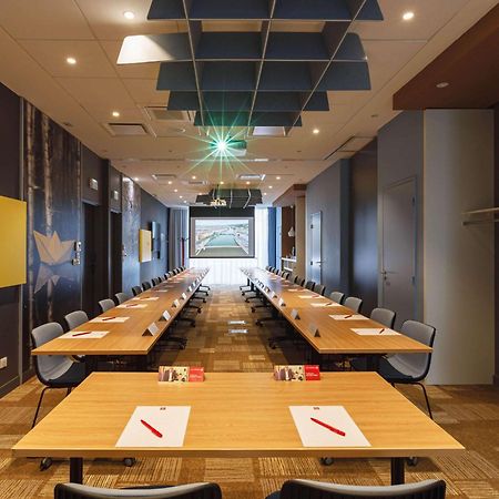 Ibis Lyon Carre De Soie Hotel Vaulx-en-Velin Exterior photo